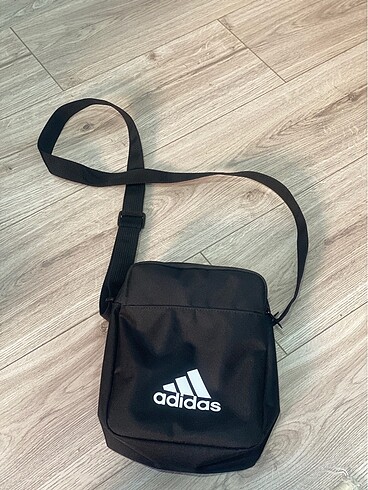 Adidas omuz çantası