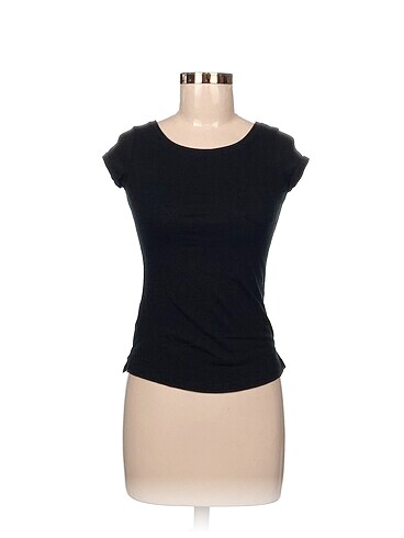 Bershka T-shirt %70 İndirimli.