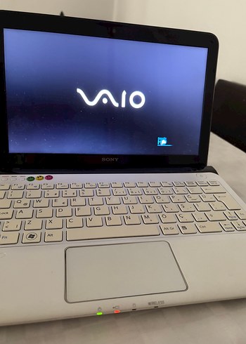 Beyaz Sony Vaio Dizüstü Bilgisayar mini HARDDISKSIZ SATILCAK