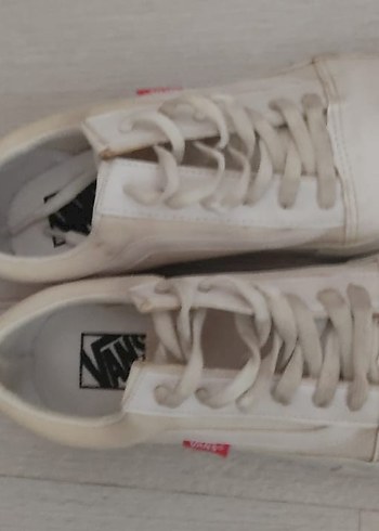 Vans Beyaz Kadın Spor Ayakkabı - Minimalist Tarz