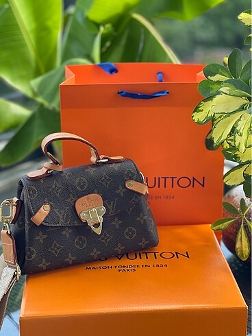 Louis Vuitton LOUIS VUITTON