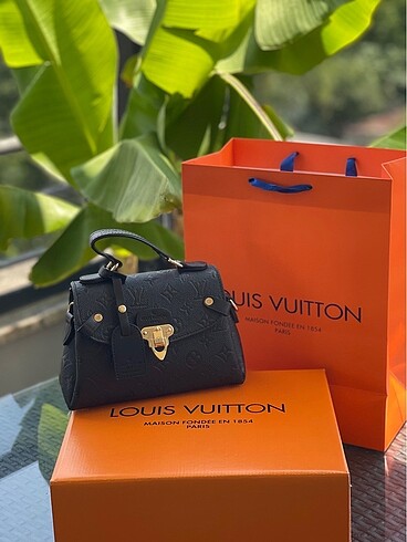 LOUIS VUITTON