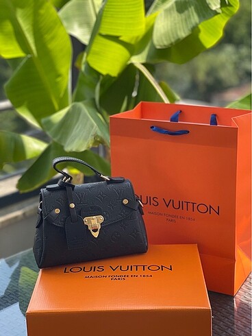 Louis Vuitton LOUIS VUITTON