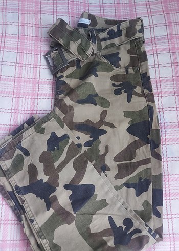 Kadın Kamuflaj Desenli Kemerli Rahat Pantolon - Görsel 5
