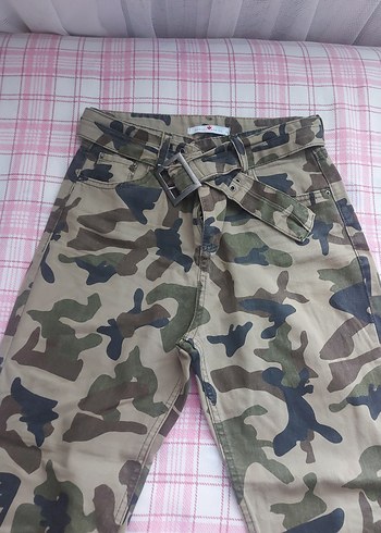 Kadın Kamuflaj Desenli Kemerli Rahat Pantolon - Görsel 2