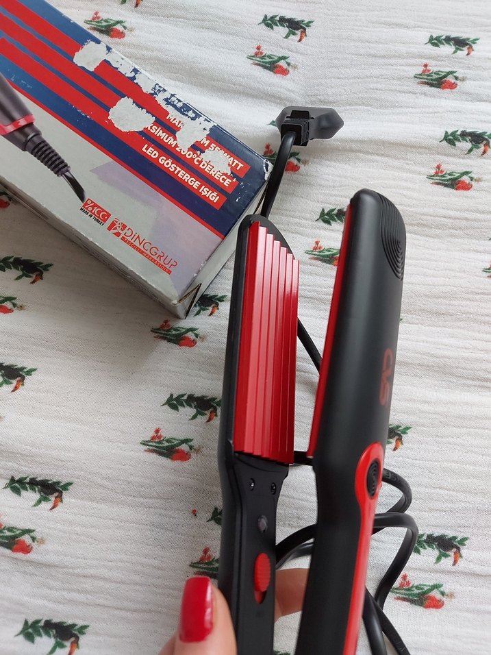 Kırmızı Saç Düzleştirici 55W 200°C - Görsel 3