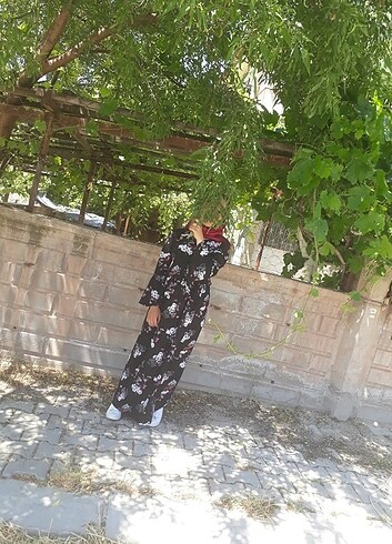 Çiçekli elbise