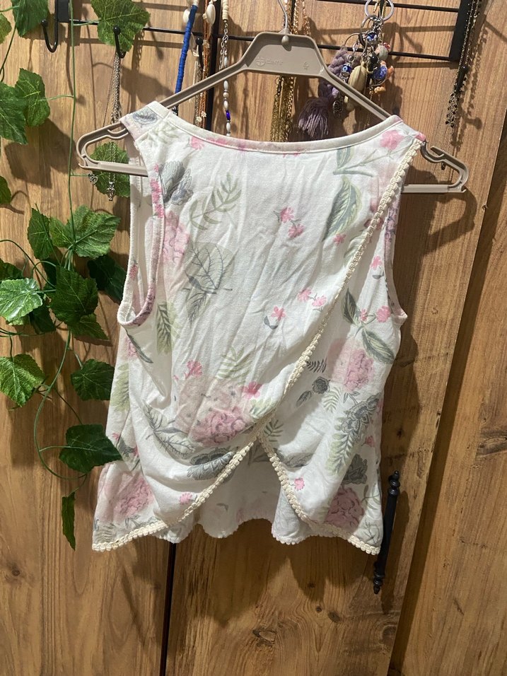 Dantel Detaylı Beyaz Bohem Kolsuz Bluz - Görsel 2