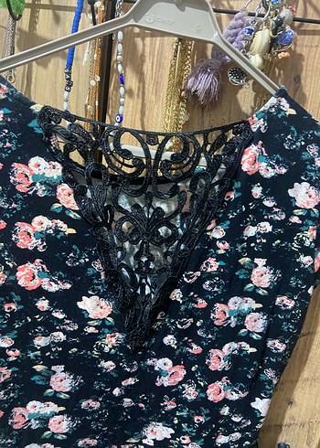 Çiçek Desenli V Yaka Midi Elbise - Görsel 3