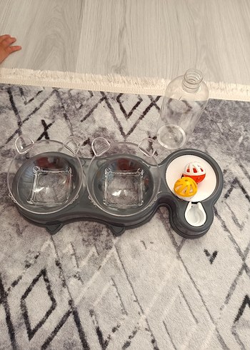 Gri Kedi Mama Kabı ve Oyuncak Seti