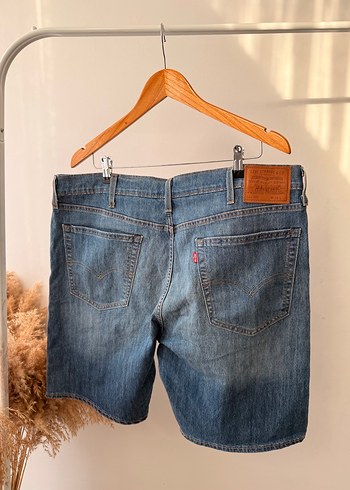 Levis m