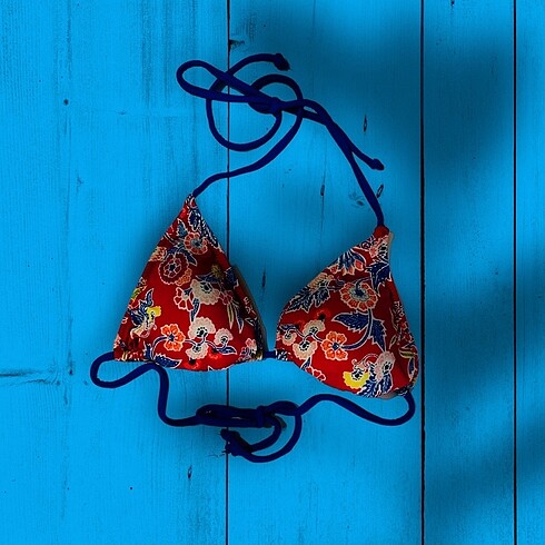 Mavi marka desenli bikini üstü