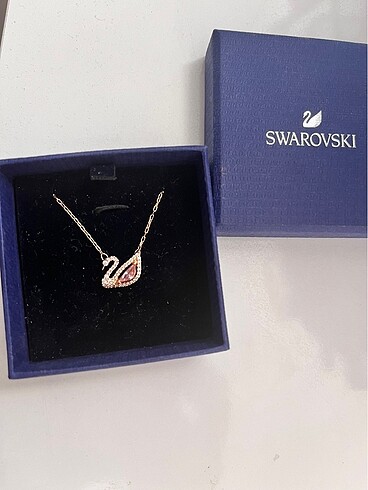 swarovski swarovski kolye kuğu modeli