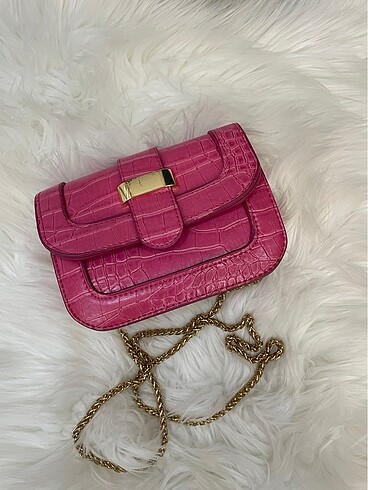Pembe çanta