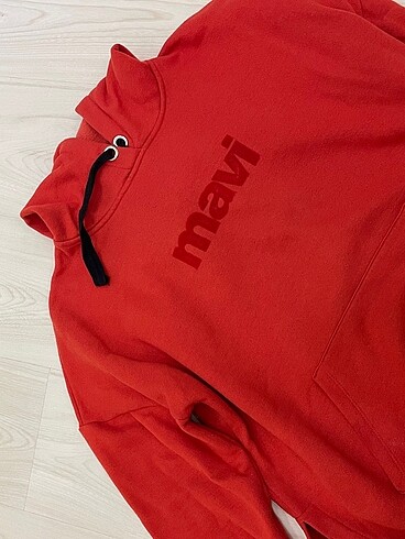 Mavi marka kırmızı sweatshirt