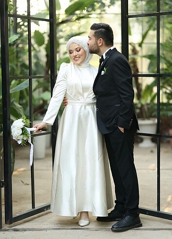 Tesettür ekru saten kumaş nikah elbisesi
