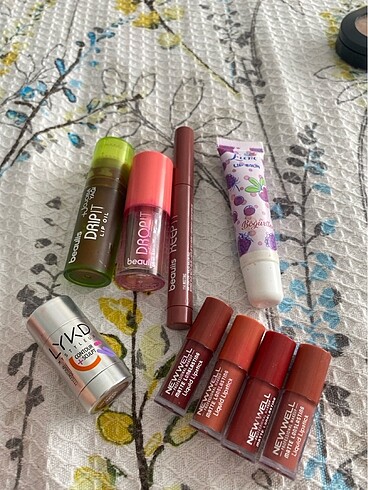 Fenty Beauty Ruj glos