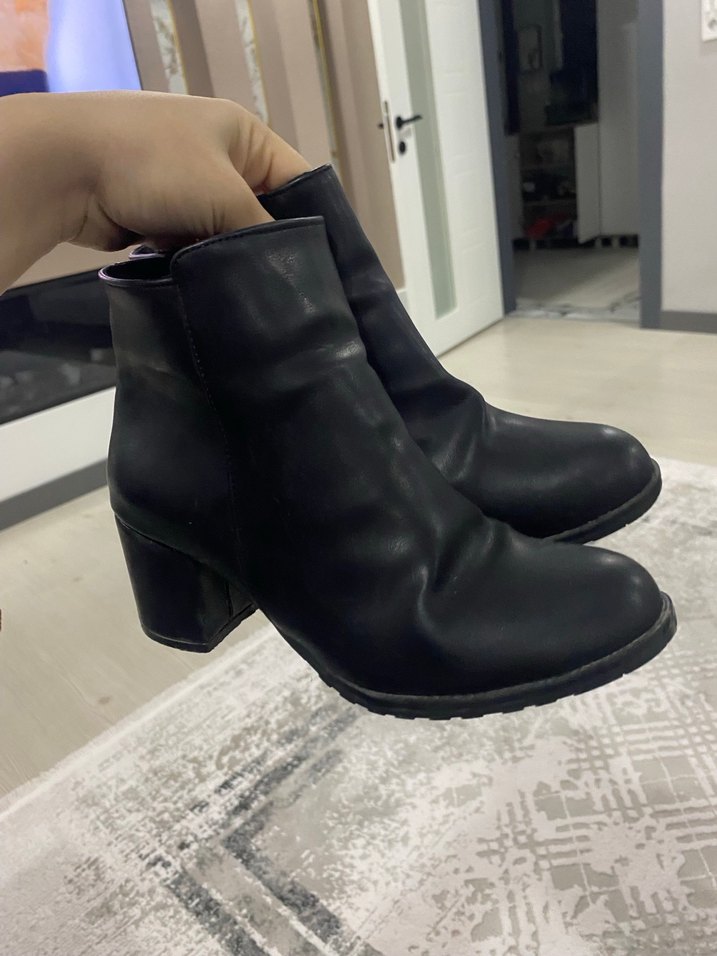 Siyah Deri Topuklu Goth Bot - Görsel 3