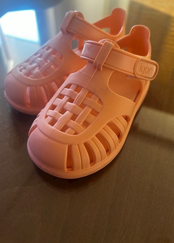 23 Beden Kız Çocuk Pembe Tokalı Sandalet