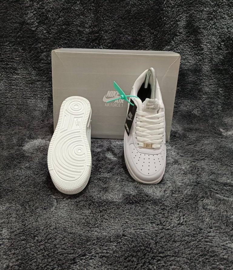 Beyaz Nike Air Force 1 
 Spor Ayakkabı - Görsel 3