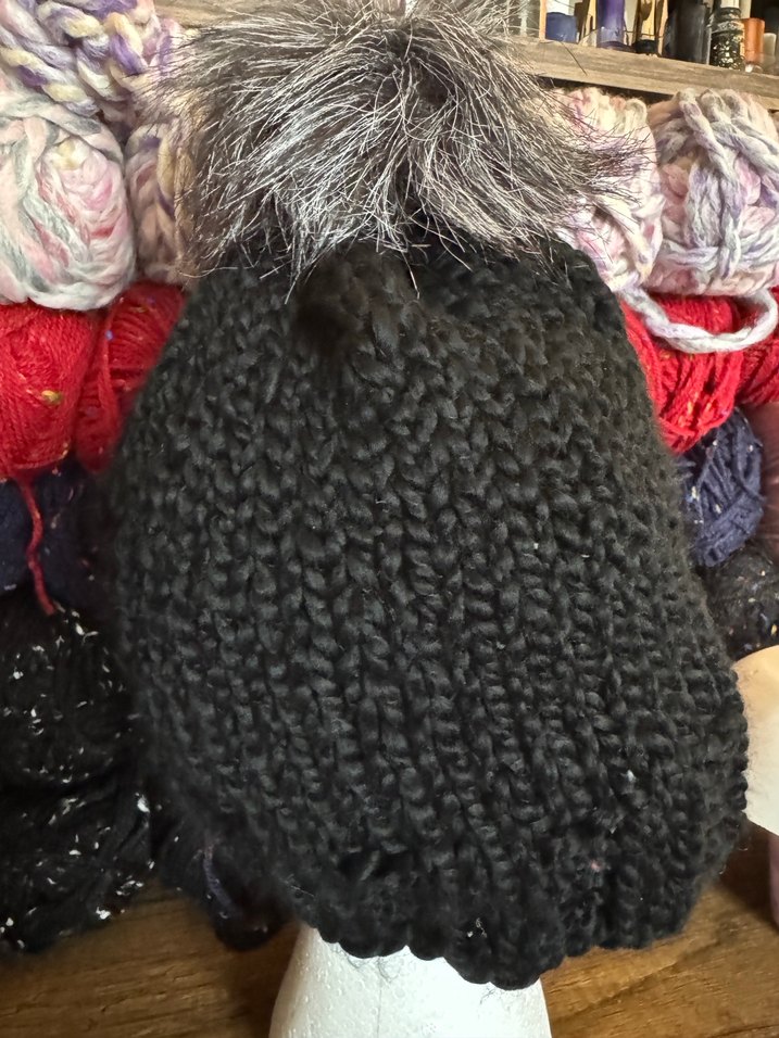 Gri ponponlu Kadın Örgü Bere - Görsel 5