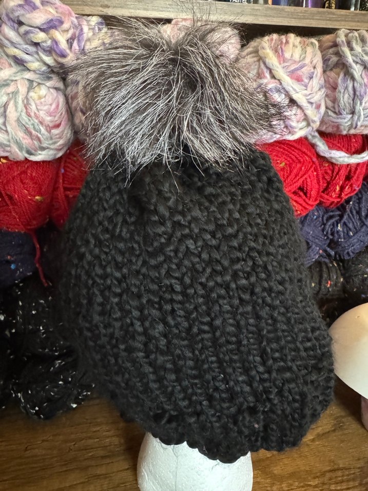 Gri ponponlu Kadın Örgü Bere - Görsel 3