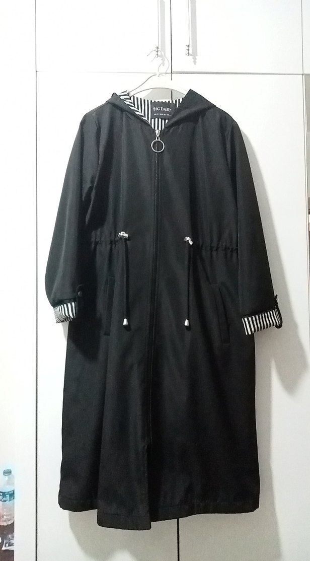 Siyah Kemerli Uzun Kadın Yağmurluk - Görsel 2