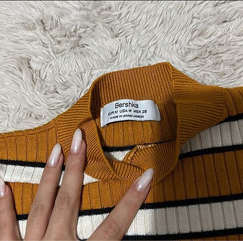m Beden Bershka m beden triko bir kez kullanıldı