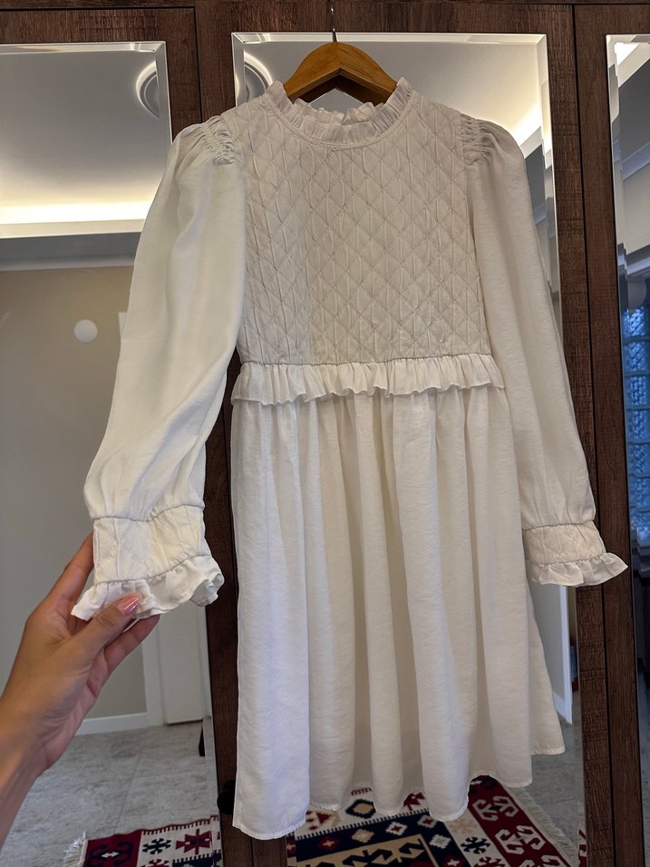 Beyaz Nakışlı Fırfırlı Elbise - Görsel 2