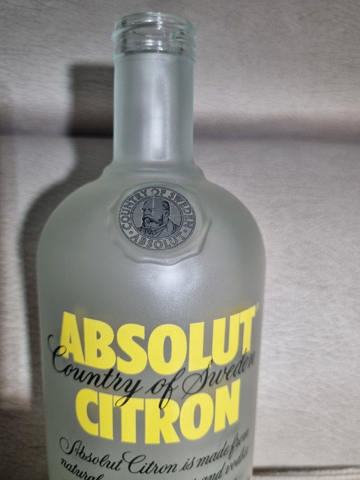 Absolut Citron Voltka şişesi - Görsel 3