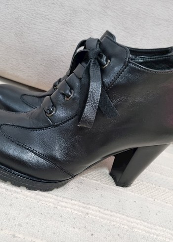 Siyah Deri Divarese Kadın Topuklu Bot - Görsel 2