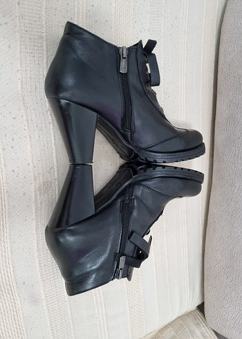 Siyah Deri Divarese Kadın Topuklu Bot - Görsel 5