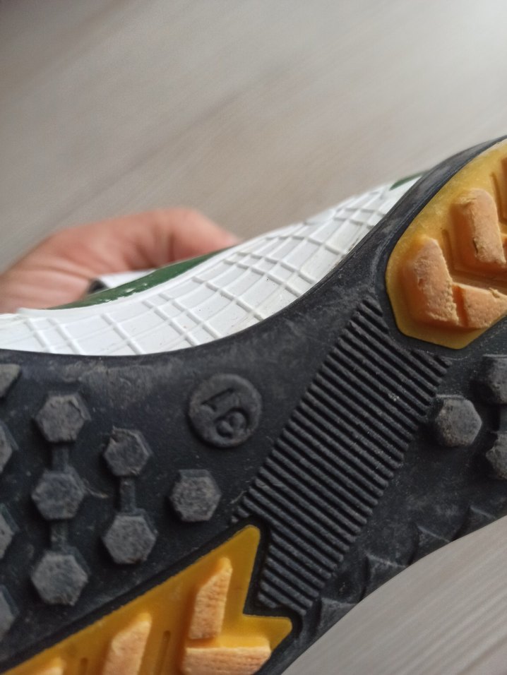 Beyaz Yılan Desenli Erkek Çocuk krampon Ayakkabı - Görsel 3