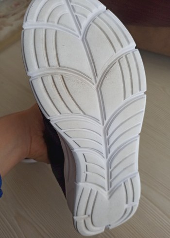 Mor Detaylı Siyah Kadın Spor Ayakkabı - Görsel 2