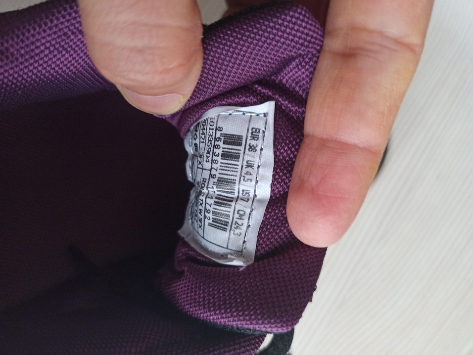 Mor Detaylı Siyah Kadın Spor Ayakkabı - Görsel 4