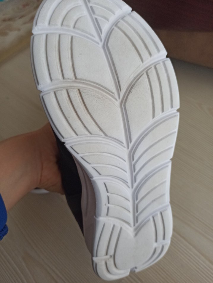 Mor Detaylı Siyah Kadın Spor Ayakkabı - Görsel 2