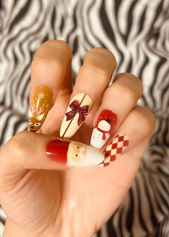 Kırmızı Noel Temalı Tırnak Süslemeleri - Görsel 2