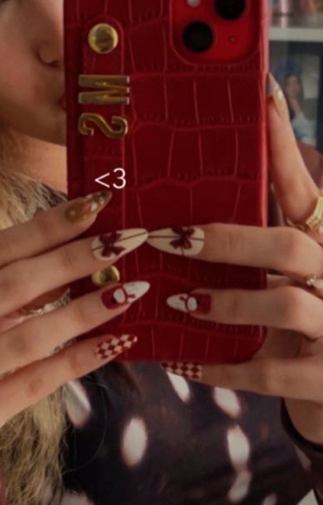 Kırmızı Noel Temalı Tırnak Süslemeleri - Görsel 3