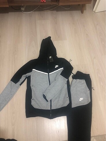 Orjinal Nike Tech Fleecce sadece üst