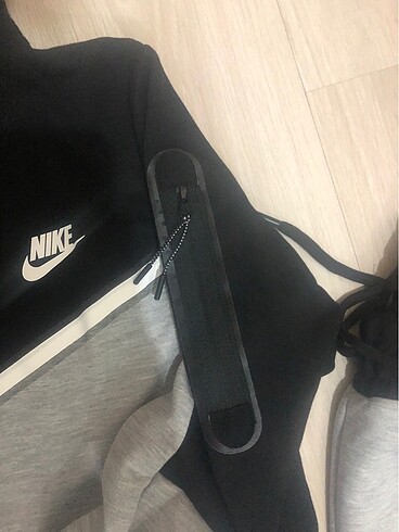 m Beden siyah Renk Orjinal Nike Tech Fleecce sadece üst