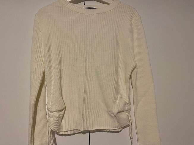 Krem yanları büzgülü crop
