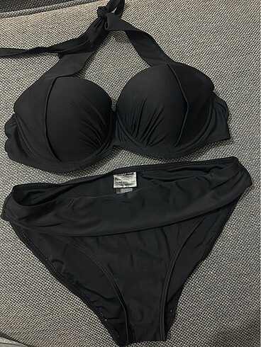 Siyah bikini takımı