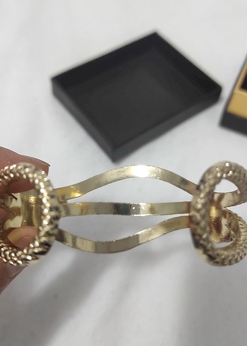 Klasik Şıklık Yılan Desenli Altın Bilezik - Görsel 5