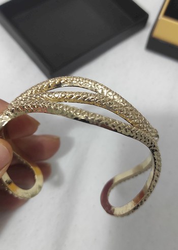 Klasik Şıklık Yılan Desenli Altın Bilezik - Görsel 7