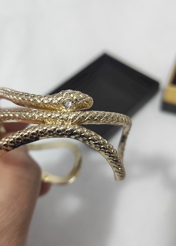 Klasik Şıklık Yılan Desenli Altın Bilezik - Görsel 2