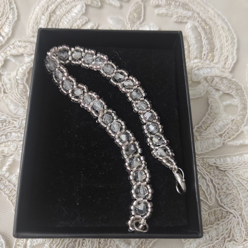 Gri İşlemeli Boncuklu Gotik Bileklik - Görsel 2