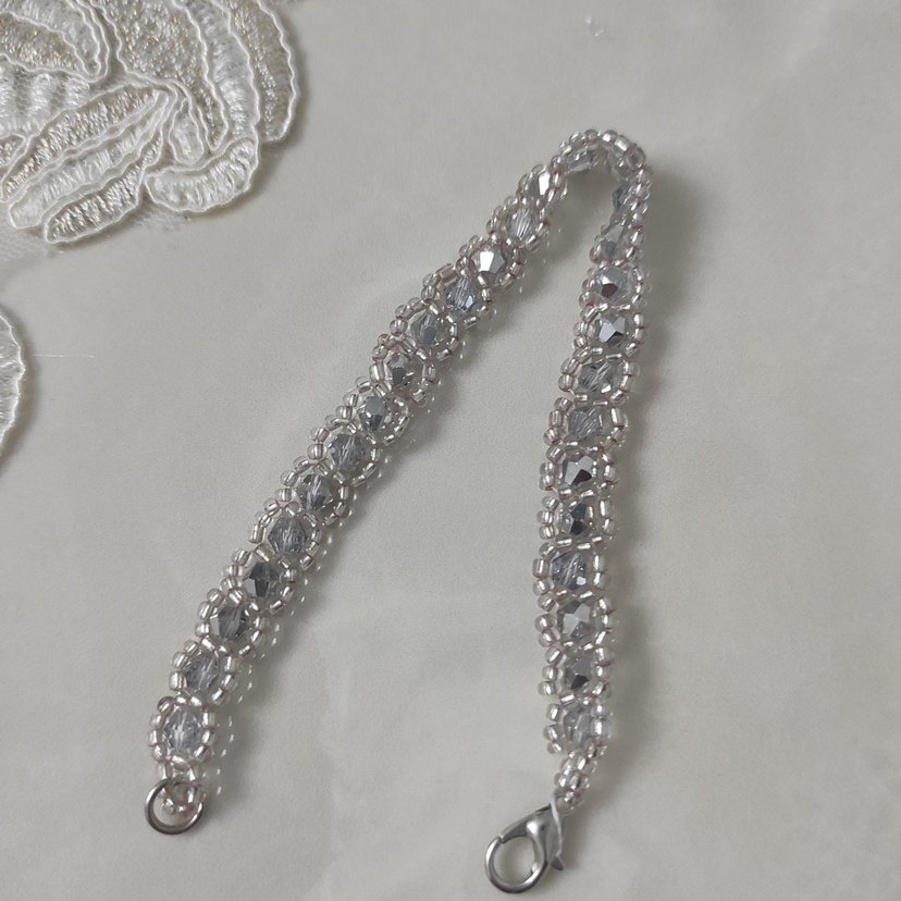 Gri İşlemeli Boncuklu Gotik Bileklik - Görsel 3