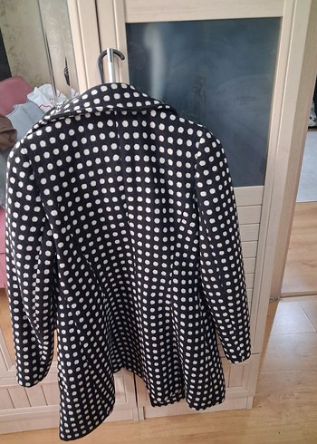 Puantiye Desenli Siyah Midi Kadın Kaban - Görsel 2