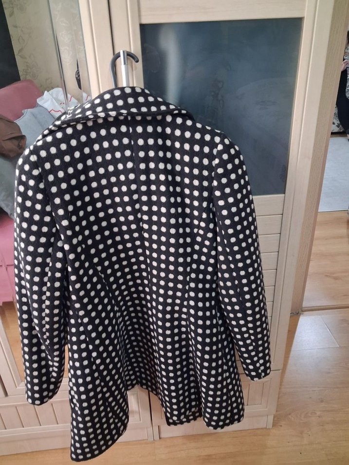 Puantiye Desenli Siyah Midi Kadın Kaban - Görsel 2