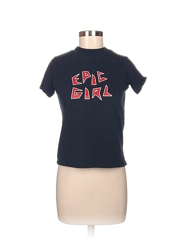 Pull and Bear T-shirt %70 İndirimli.